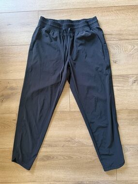 GAP Women’s Black Athletic Ankle Pants
